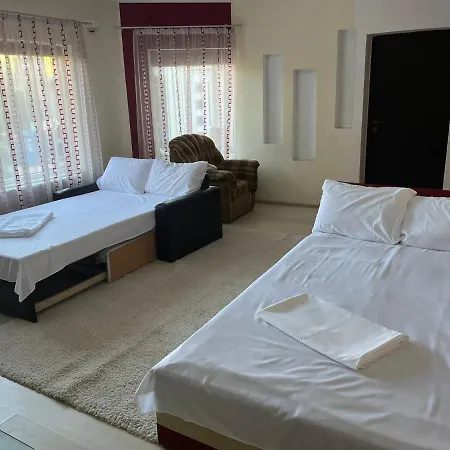 Gazde/Camere de închiriat Casa Vio Parter *